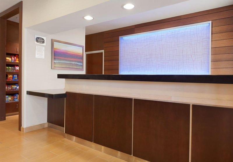 Fairfield Inn & Suites Лонгвю Екстериор снимка