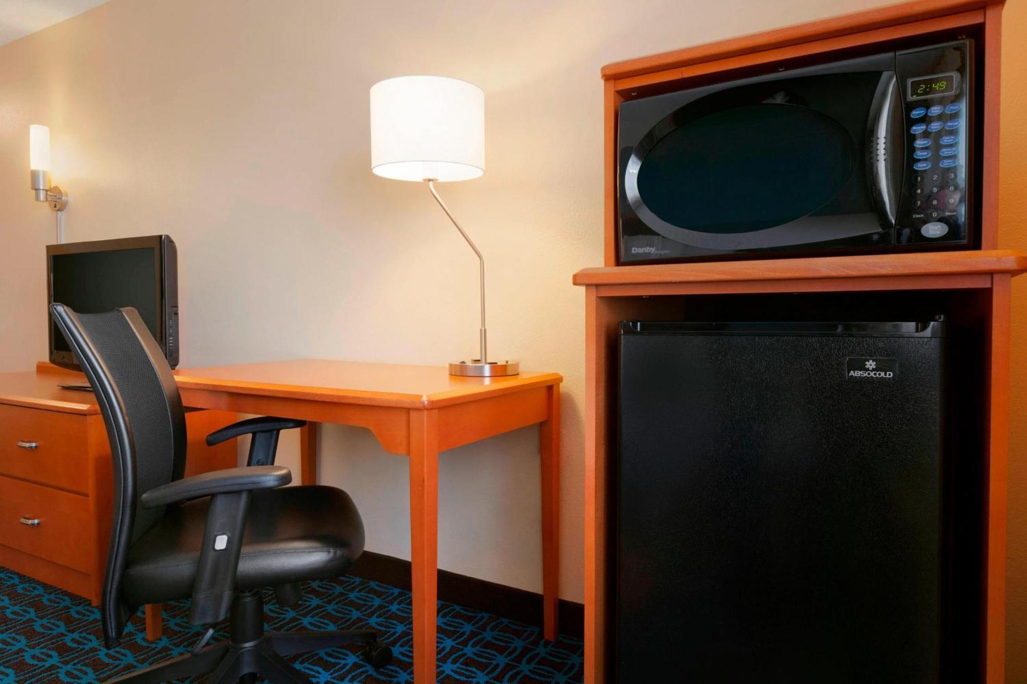 Fairfield Inn & Suites Лонгвю Екстериор снимка