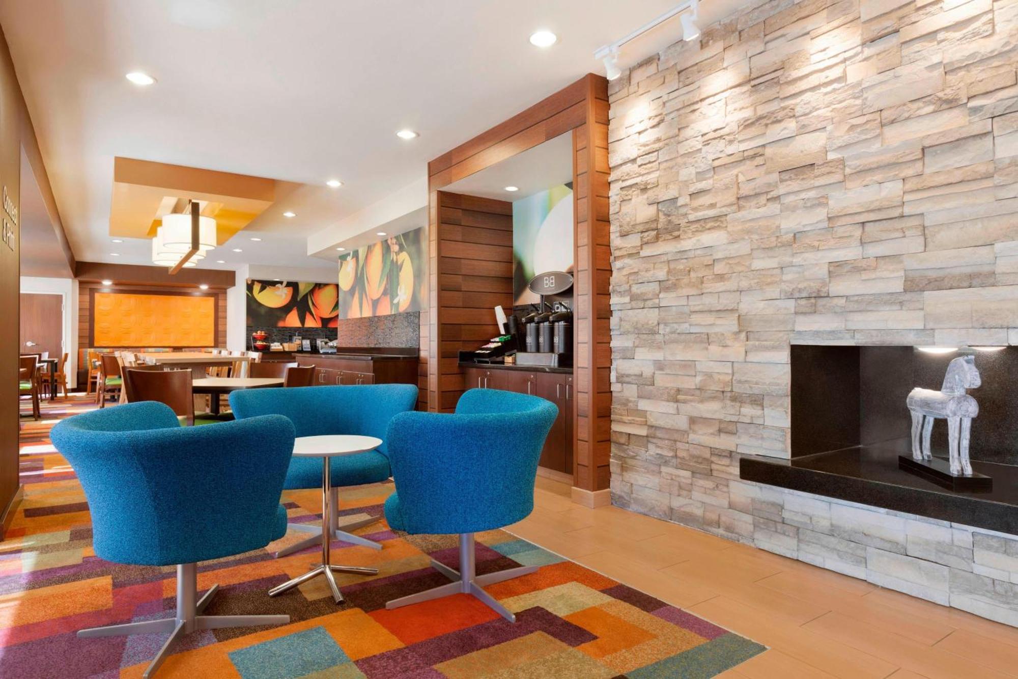 Fairfield Inn & Suites Лонгвю Екстериор снимка