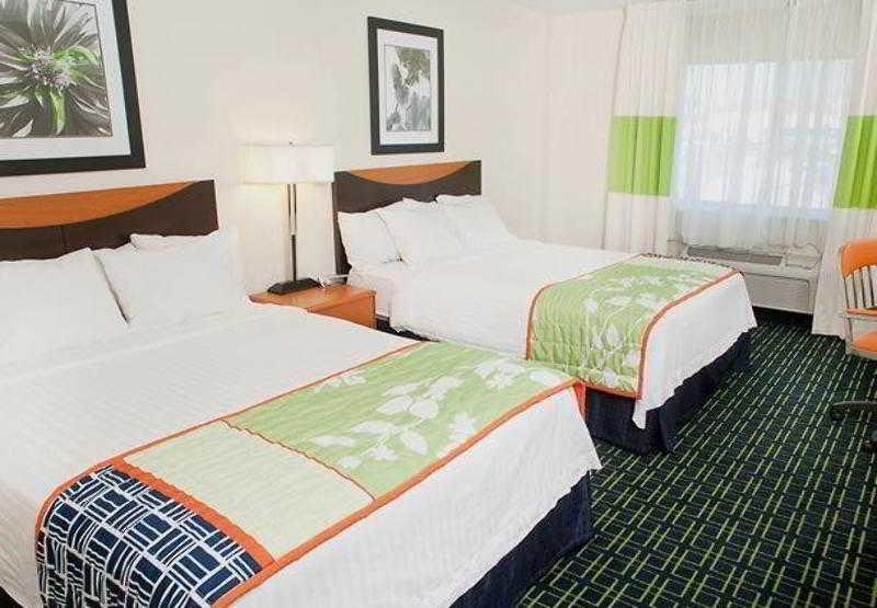 Fairfield Inn & Suites Лонгвю Екстериор снимка