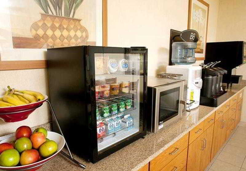 Fairfield Inn & Suites Лонгвю Екстериор снимка